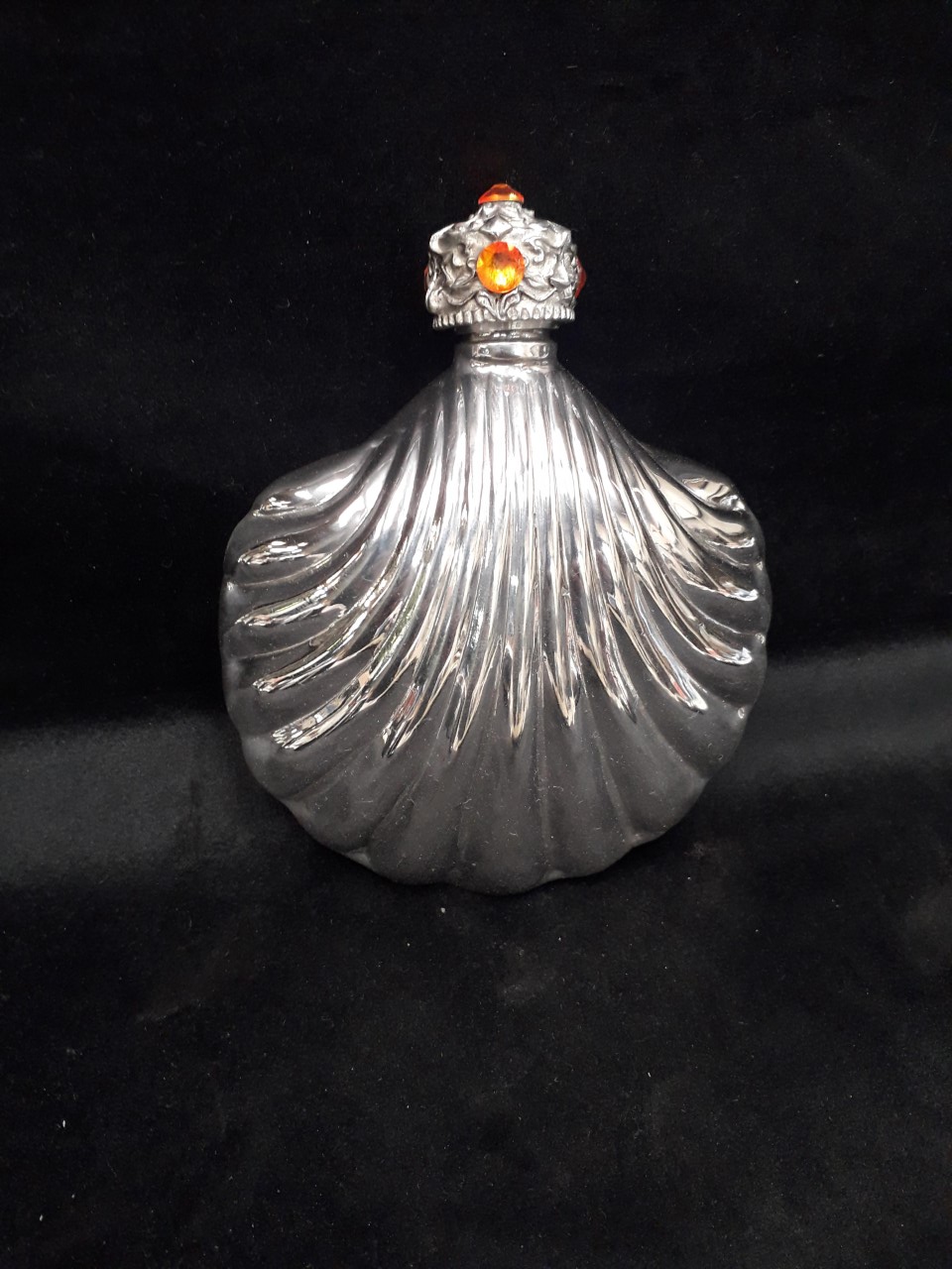 F137, 5oz The Royal Sheffield pewter flask with Swarovski findings